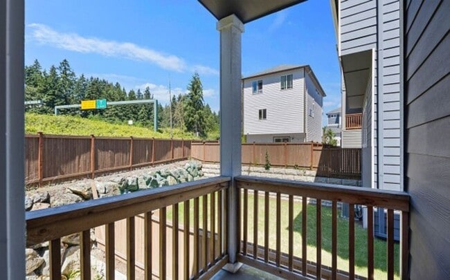 Building Photo - Modern 4-Bed Home in Northshore School District with A/C