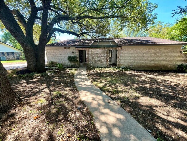 Building Photo - 2307 Monarch Dr