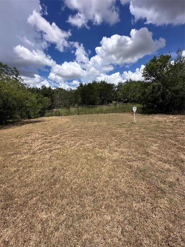 Building Photo - 4500 Silverstone Dr