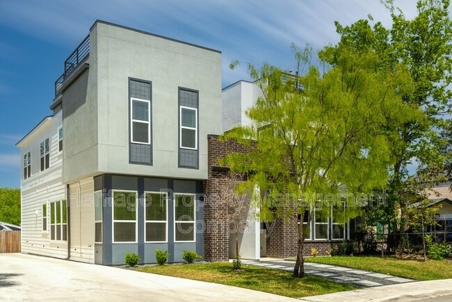 Building Photo - 719 Eleanor Ave