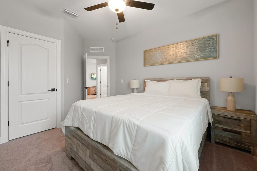 Building Photo - 7692 Somersworth Dr