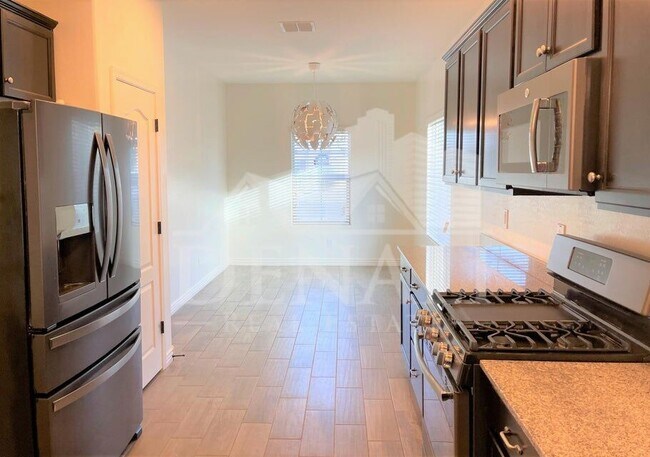 Building Photo - 2723 E Mews Rd