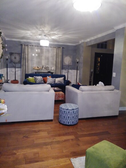 Building Photo - 6700 Pine Ln