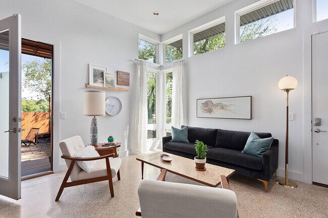 Building Photo - 124 W South St