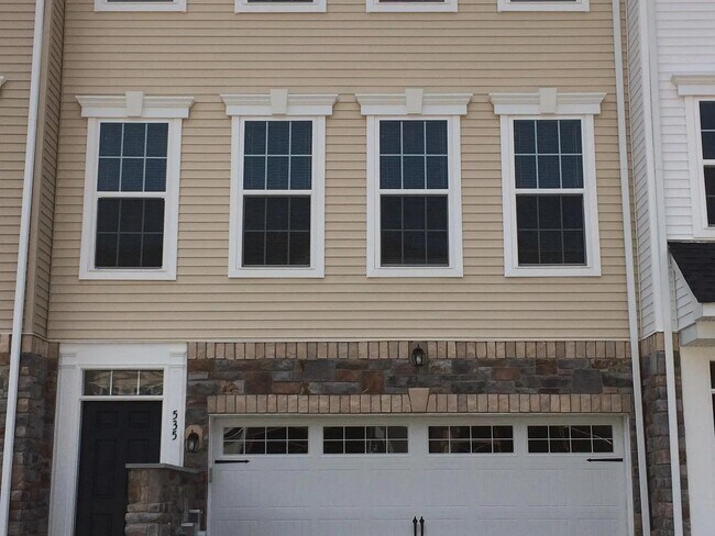 Primary Photo - 535 Liam Pl