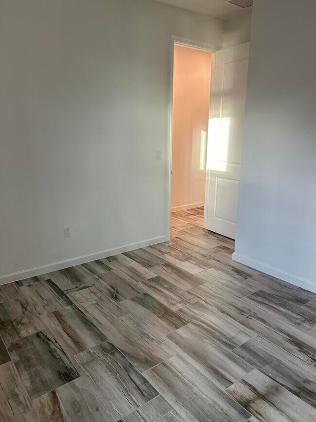 Building Photo - 12742 SW Phoenix Dr