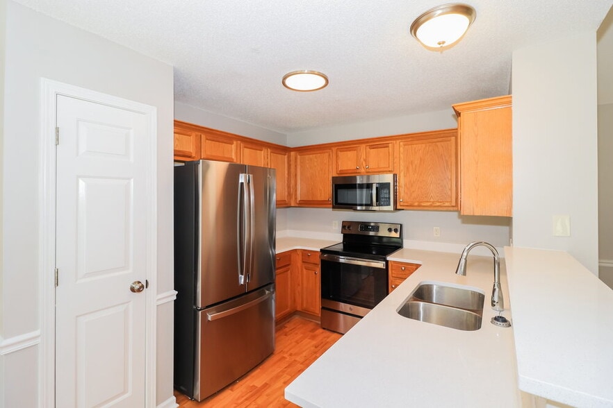 Building Photo - 7203 Amberly Way Dr