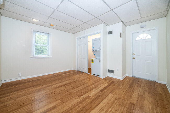 Building Photo - 2138 Boston Post Rd