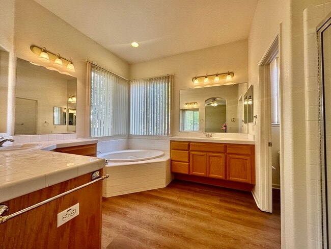 Building Photo - Beautiful, newly remodeled home in Fair Oaks!