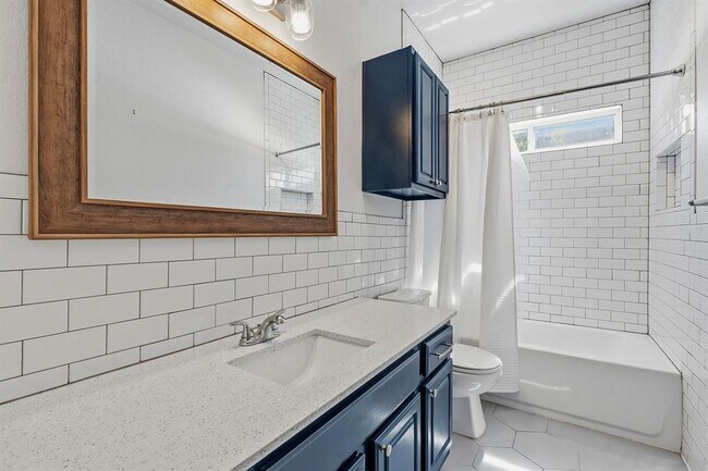 Building Photo - 2720 Oak Springs Dr