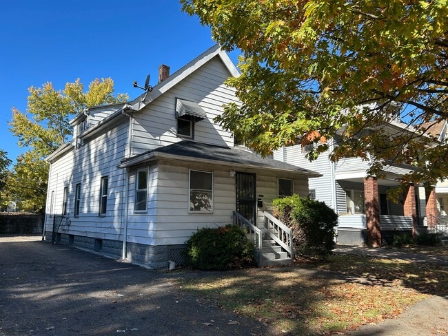 Building Photo - 2818 E 119th St