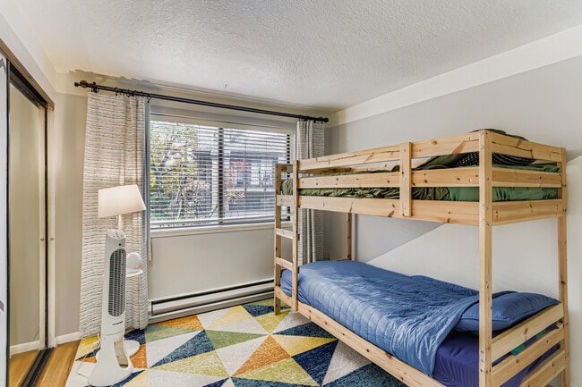 Building Photo - 77 Galen St