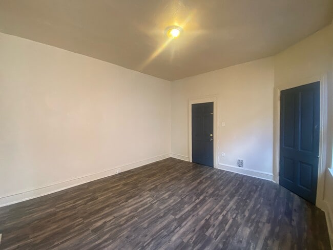 Building Photo - 402 E Market St