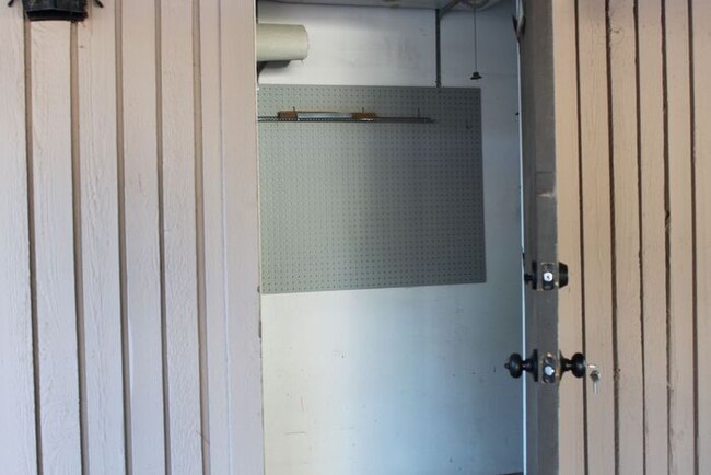 Building Photo - Beautiful Condo with two Master Suites!
