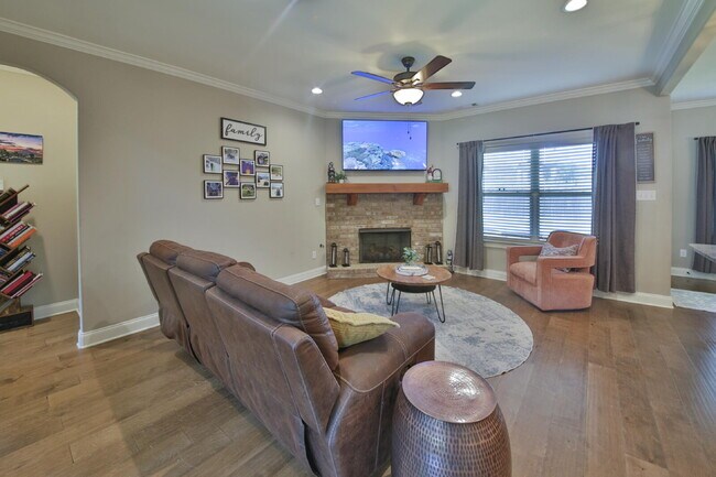Building Photo - Luxurious 5 bedroom home in Atoka has it all!
