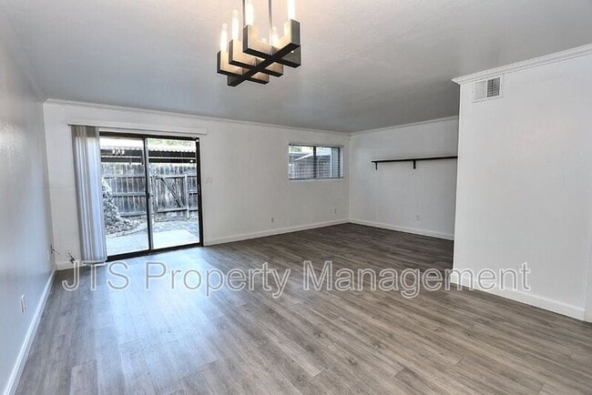 Building Photo - 9 Derow Ct