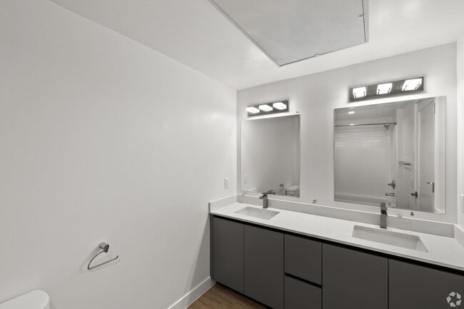 Building Photo - Large 1 bedroom - 404