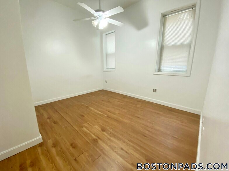 Building Photo - 26 Hemenway St