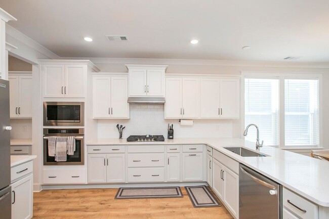 Building Photo - 170 Portico Pl