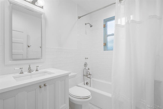 Building Photo - 5 Gerlach Pl