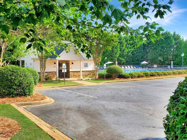 Building Photo - 15 Silverthorn Ct