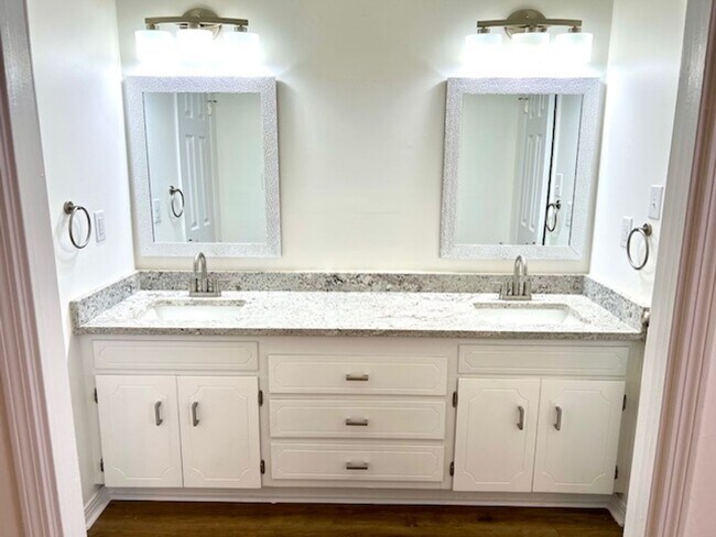 Building Photo - Corner lot in Huntleigh Woods