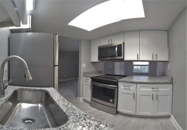 Building Photo - 133 Bristol Ct
