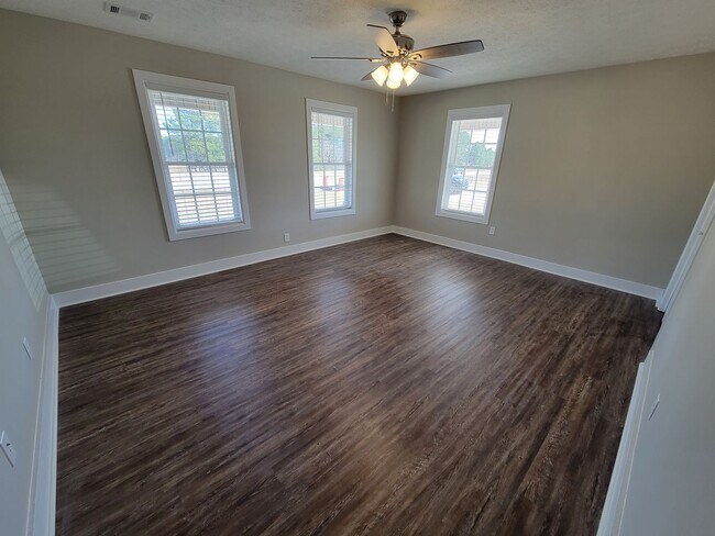 Building Photo - 4137 US-301