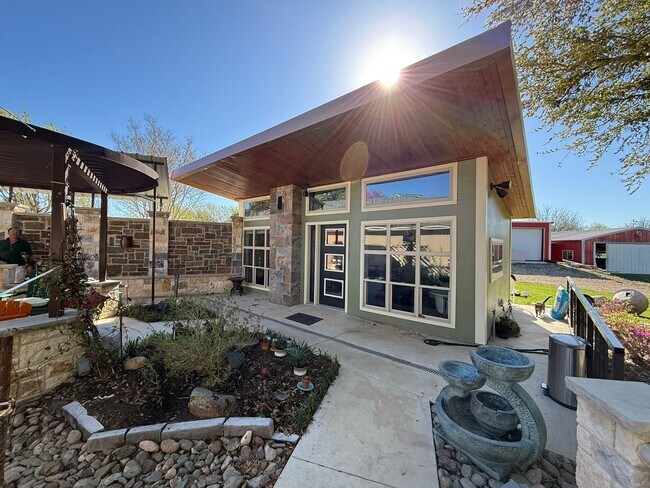 Building Photo - Custom built condo! Country Living! Offered unfurnished OR furnished!