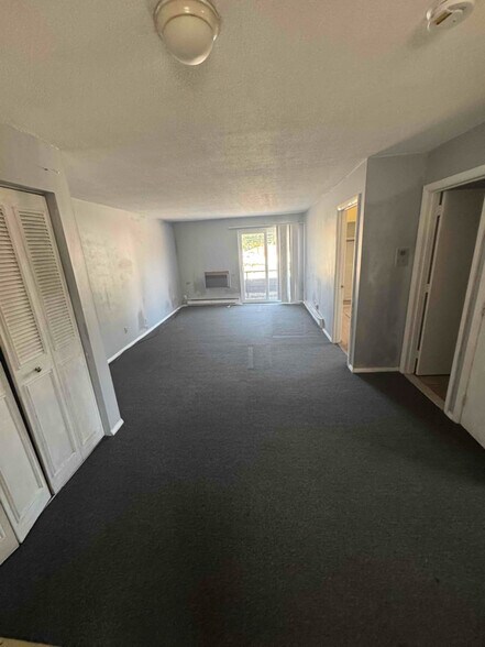 Building Photo - 12 -12A Hartford Tpke