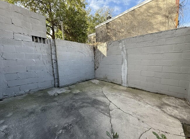 Building Photo - 978 n 45th-1