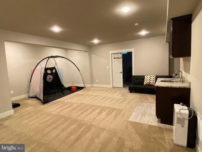 Building Photo - 2233 N Underwood St