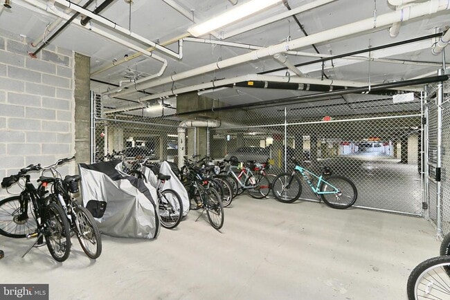 Building Photo - 635 Slaters Ln