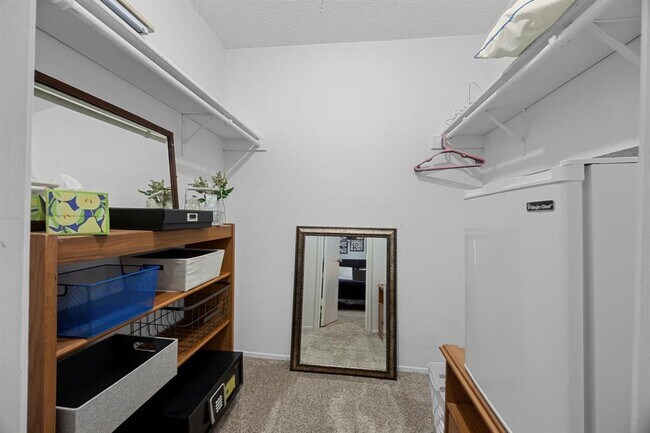 Building Photo - 1111 Fairlawn Cove