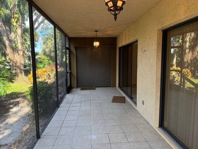 Building Photo - Lake Arrowhead 2 bedroom / 2 bath Condo
