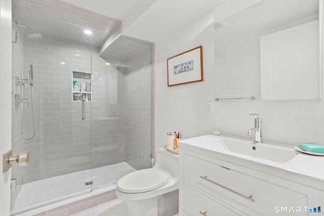 Building Photo - 140 Rowayton Ave