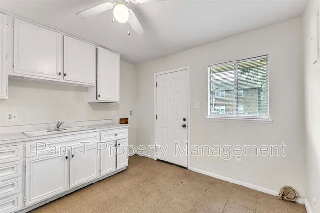Building Photo - 5209 Jasmine Ave