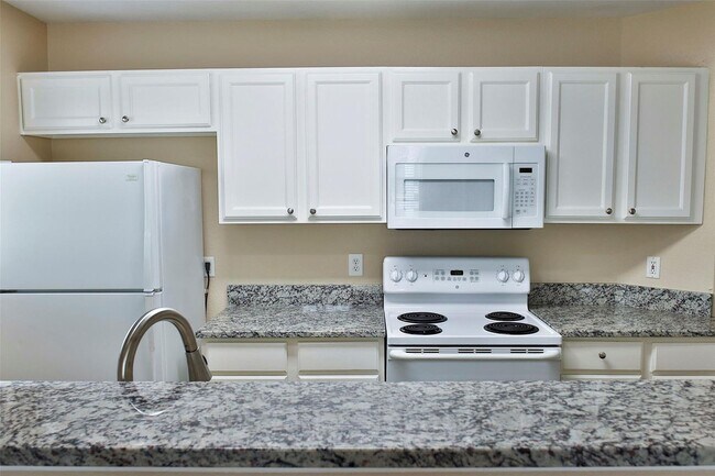 Building Photo - ? Spacious & Stylish 4-Bedroom Duplex?