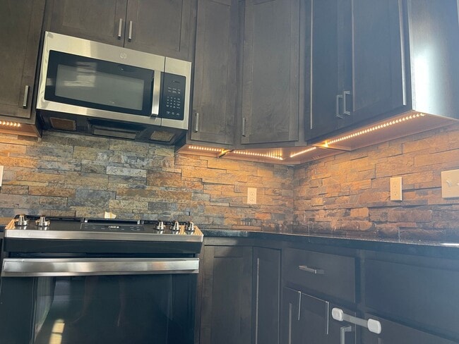 Building Photo - 3 bd, 2 ba NE Columbia house, brand new co...
