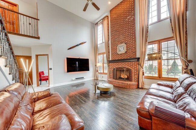 Building Photo - 3423 Goldfinch Dr