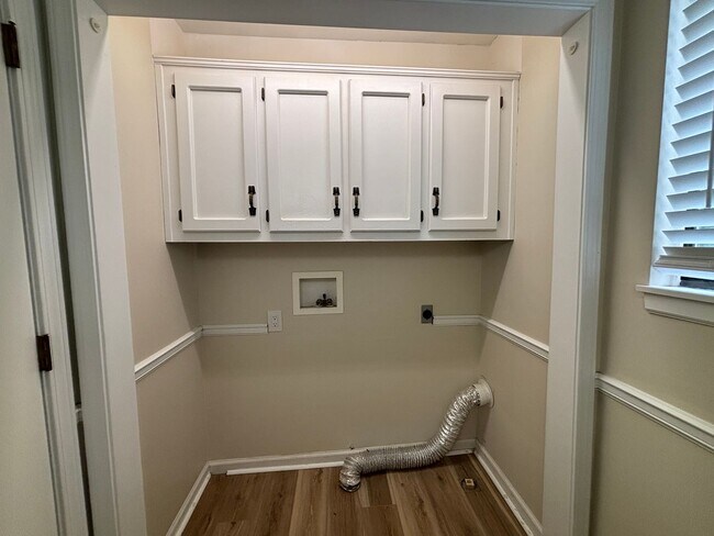 Building Photo - 5 BR/2.5BA | Sprawling Single Family Home | 2-Car Garage | Huge backyard!