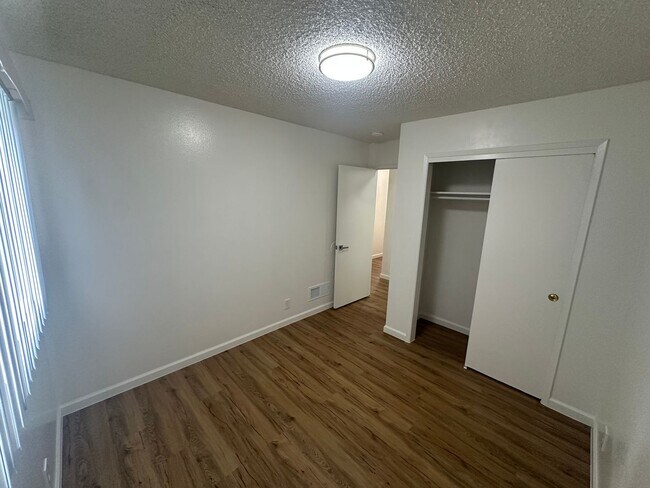 Building Photo - 547 De Leon Dr