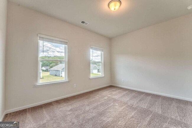 Building Photo - 16 Longbrooke Dr SE