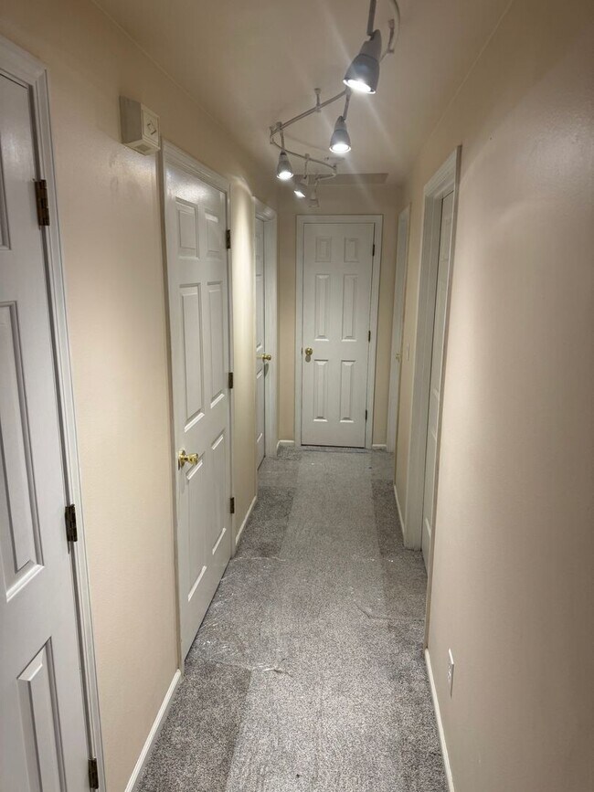 Building Photo - Great Single level home!