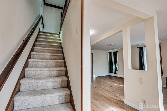 Building Photo - 98 Trieste St