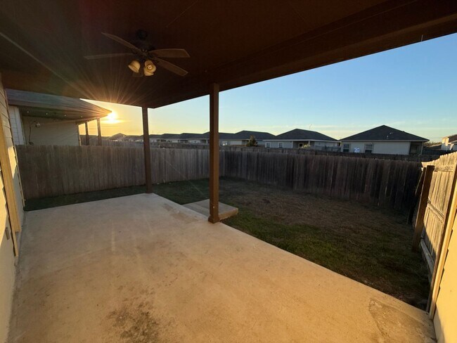 Building Photo - Modern 3bd 2ba Duplex in Prime Location
