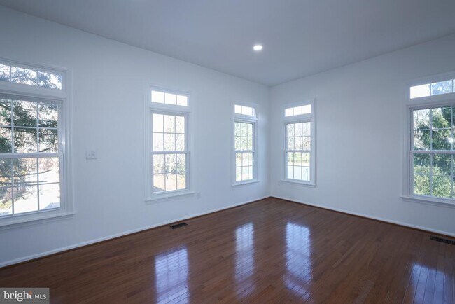 Building Photo - 47699 Whirlpool Square