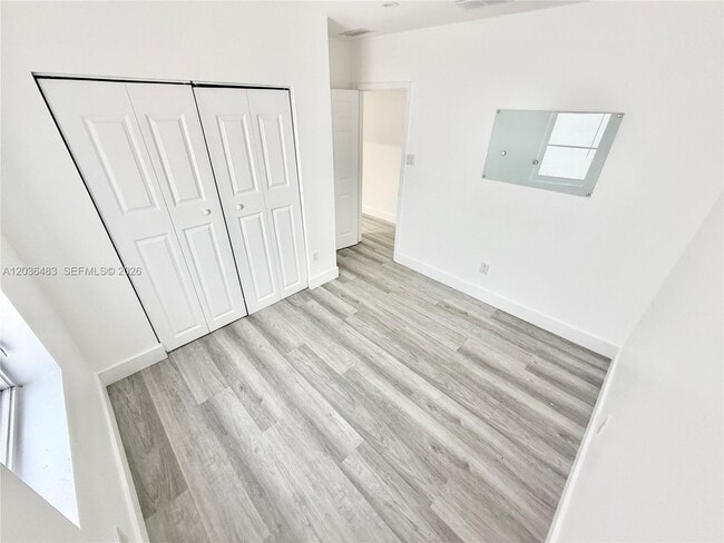 Building Photo - 1272 NE 145th St