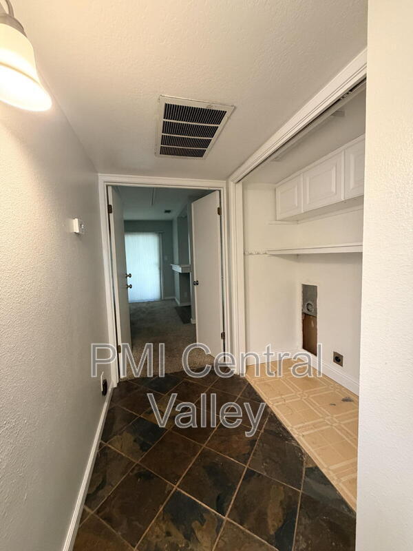 Building Photo - 3440 W Benjamin Holt Dr