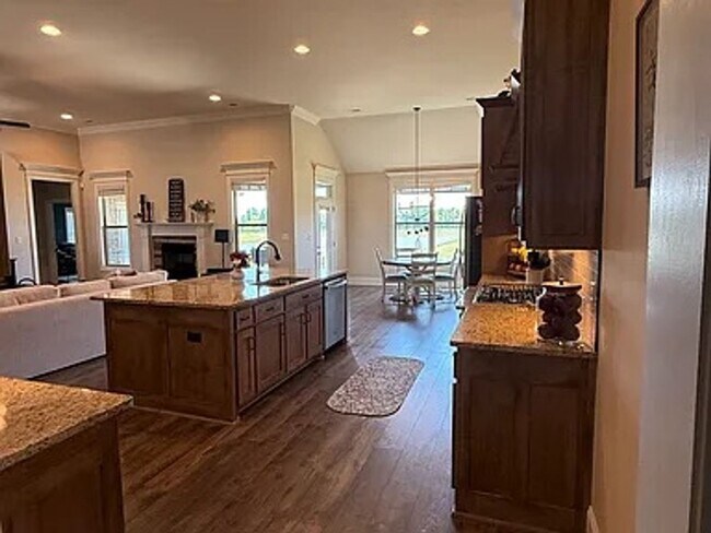 Building Photo - 26316 Woodfield Dr